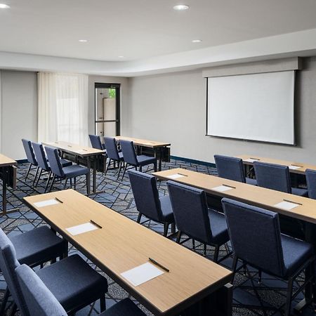 Courtyard By Marriott Kingston Hotel Екстериор снимка