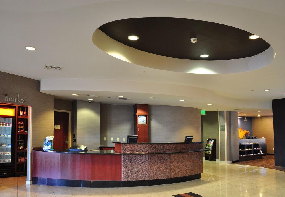 Courtyard By Marriott Kingston Hotel Екстериор снимка