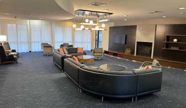 Courtyard By Marriott Kingston Hotel Екстериор снимка