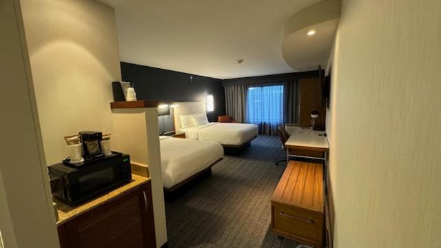 Courtyard By Marriott Kingston Hotel Екстериор снимка