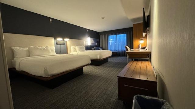 Courtyard By Marriott Kingston Hotel Екстериор снимка
