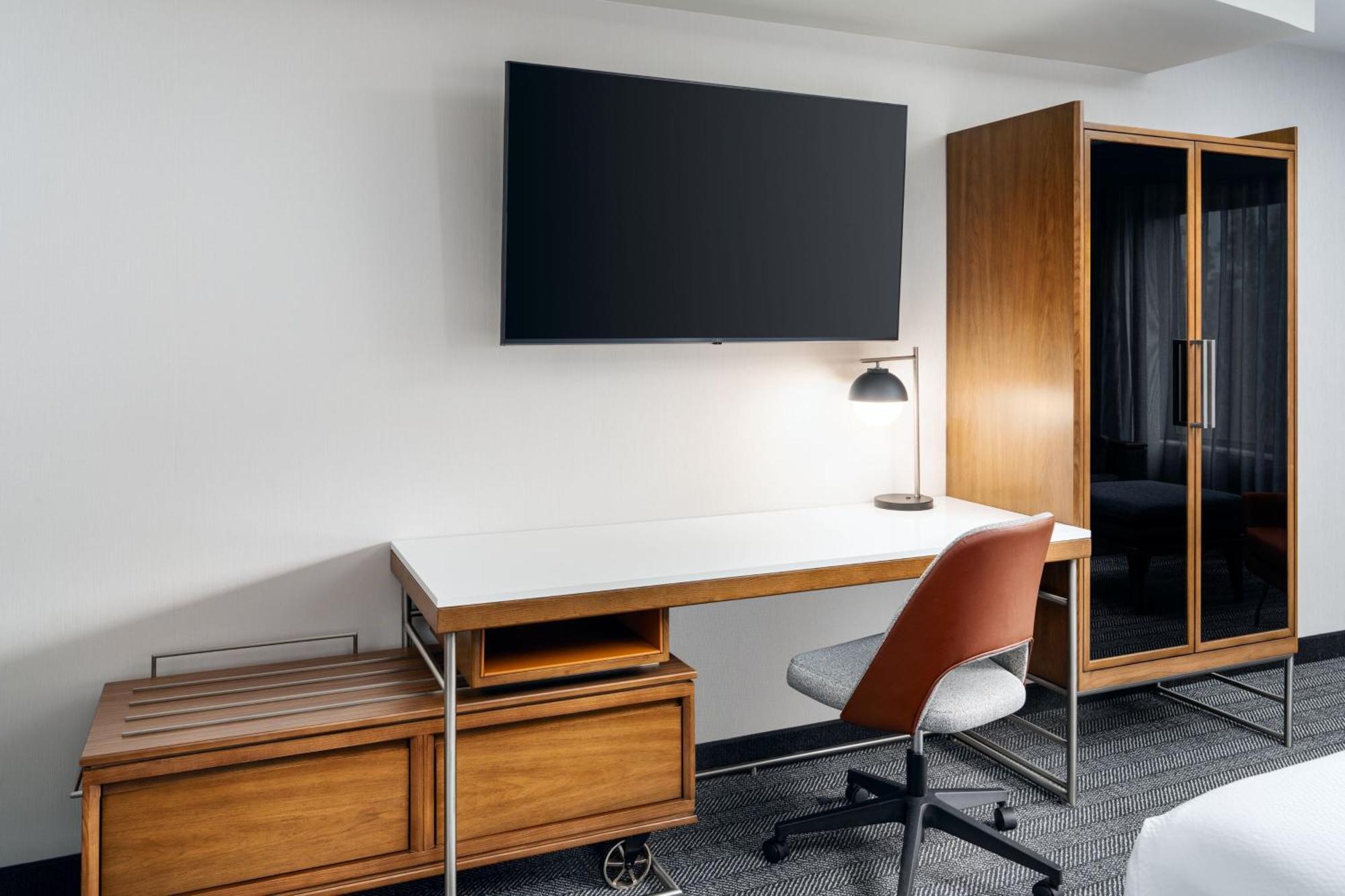 Courtyard By Marriott Kingston Hotel Екстериор снимка