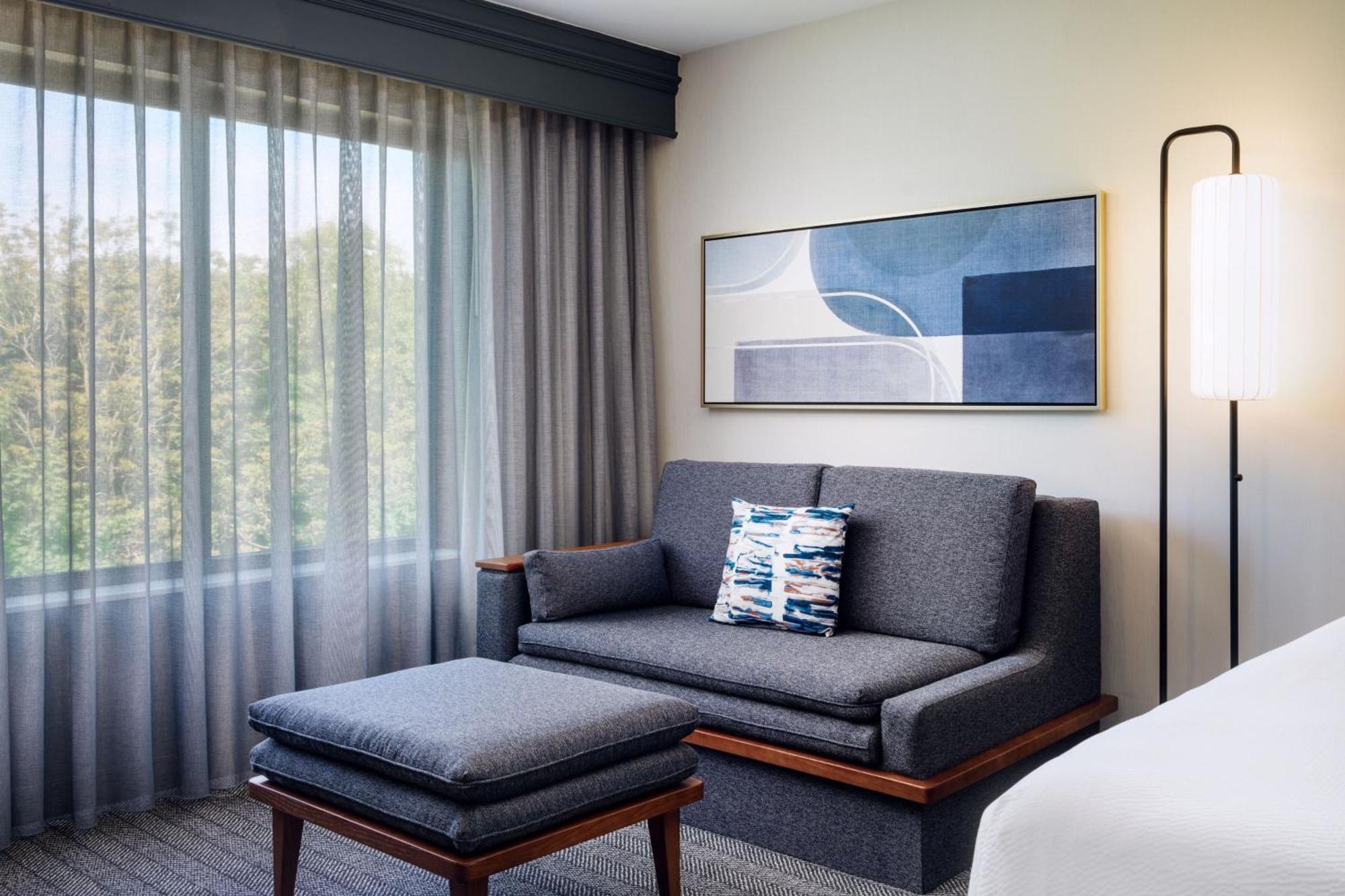 Courtyard By Marriott Kingston Hotel Екстериор снимка