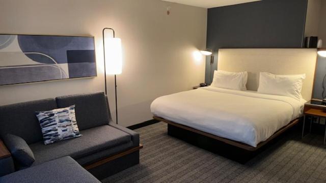 Courtyard By Marriott Kingston Hotel Екстериор снимка