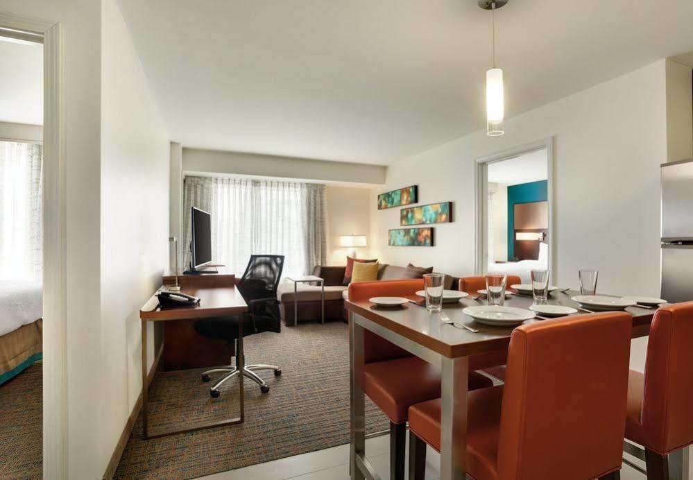 Courtyard By Marriott Kingston Hotel Екстериор снимка